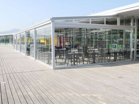 terrasse cloisons de verres amovibles/repliables panoramiques installées sur Arles